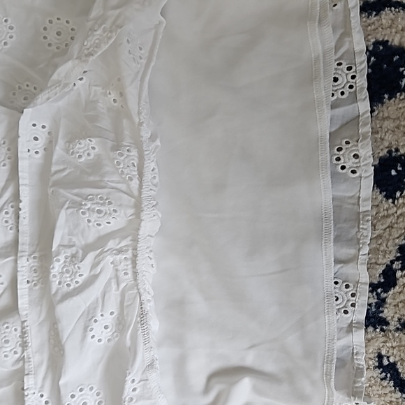 FREE Sz L White Eyelet Top - Picture 3 of 4